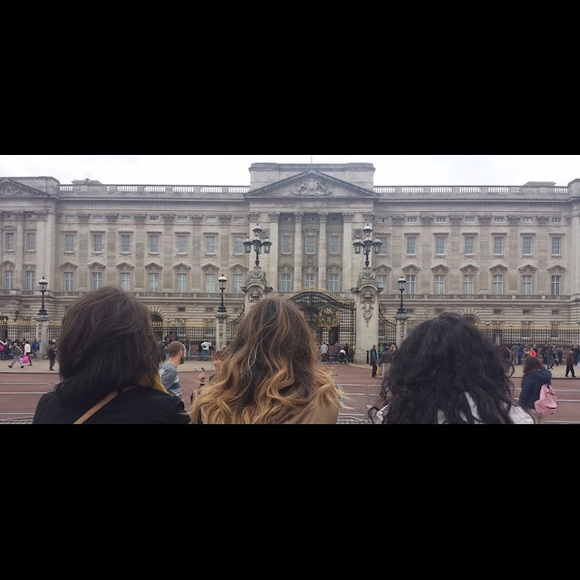 👗👚🦺🥼👖🩳👔🥿👠👡👢👞👟🥾🧣🧢💍👜👛👝🎒👓🕶👒 - Picture 3 of 3